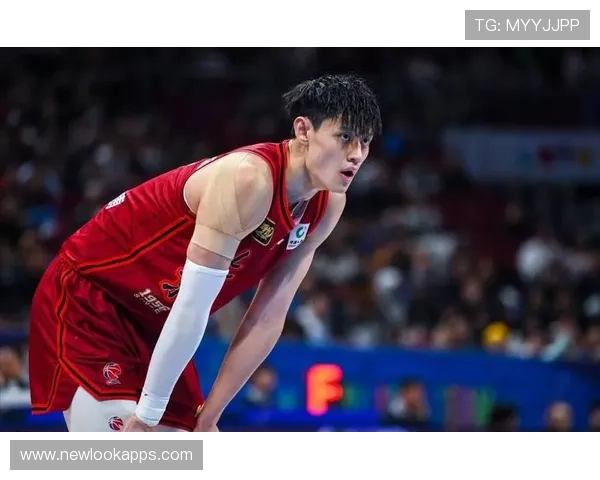 NBA中国赛首战太阳激战篮网曾凡博高光表现引全场沸腾